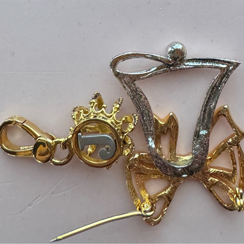 Juicy Couture Crown Charm and gold tone Christmas 
Pin!! Nice!!!